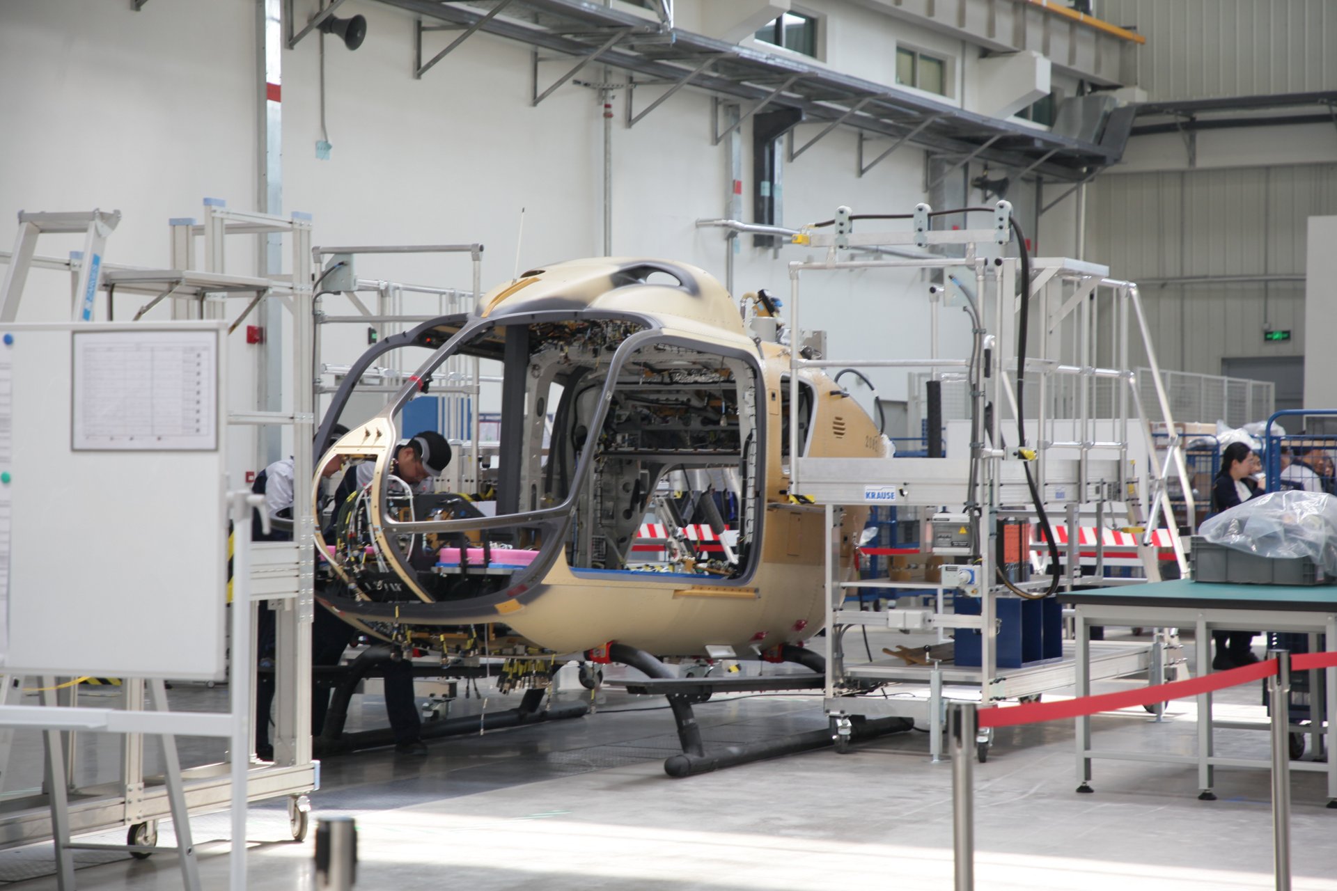 Сборка китай. Завод Airbus Helicopters. Airbus н135. Airbus h 160 сборка. Airbus н135 модель.