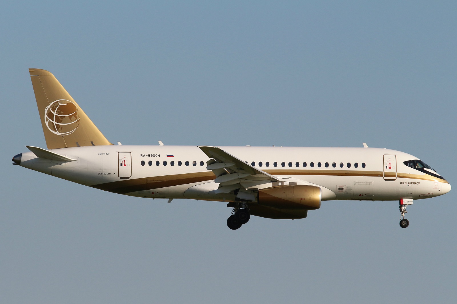 боинг 737 макс 8 s7. авиакомпания «россия» superjet 100 (rrj-95). авиакомпания центр. Ra-89004. авиакомпания центр.