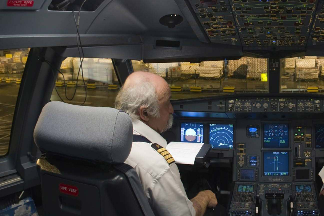 Конгресс США одобрил добровольное ограничение по возрасту пилотов 