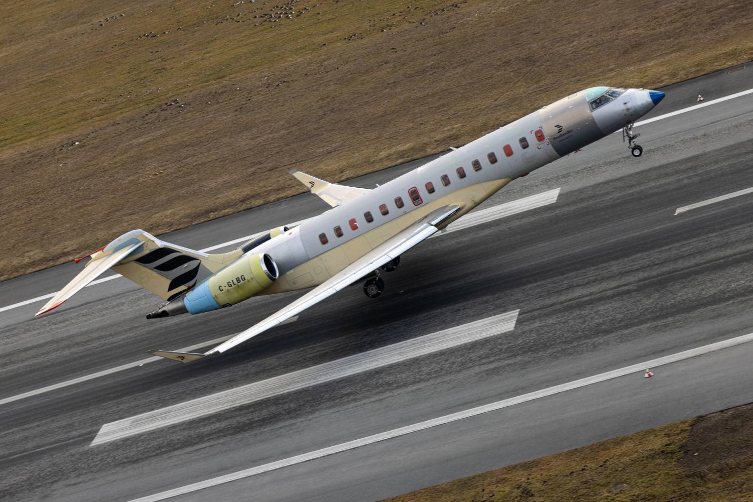 Bombardier      Global 8000