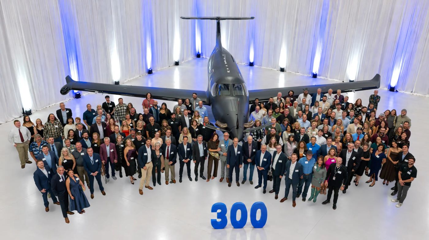 Western Aircraft отмечает передачу 300-го самолёта PC-12 и 30-летие в качестве авторизованного центра Pilatus