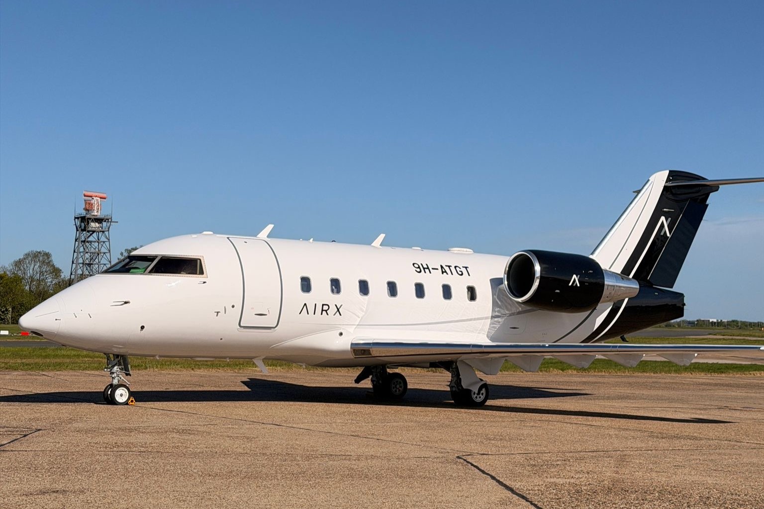 AirX представила свой первый Bombardier Challenger 604
