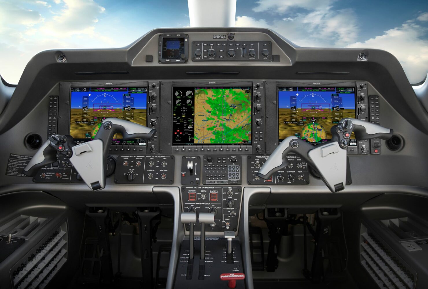 Clay Lacy Aviation: спрос на установку G1000 NXi для Phenom 100/300 существенно вырос