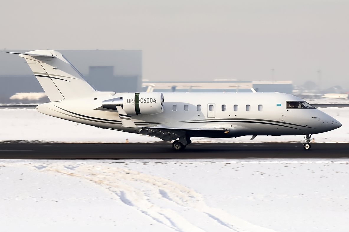  Kaz Air Jet    Challenger 605