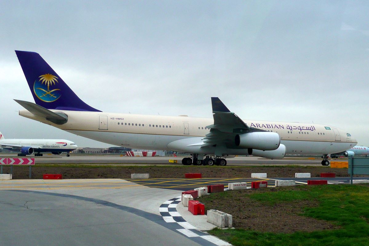 Самолет, построенный в одном экземпляре: Airbus A340-8000