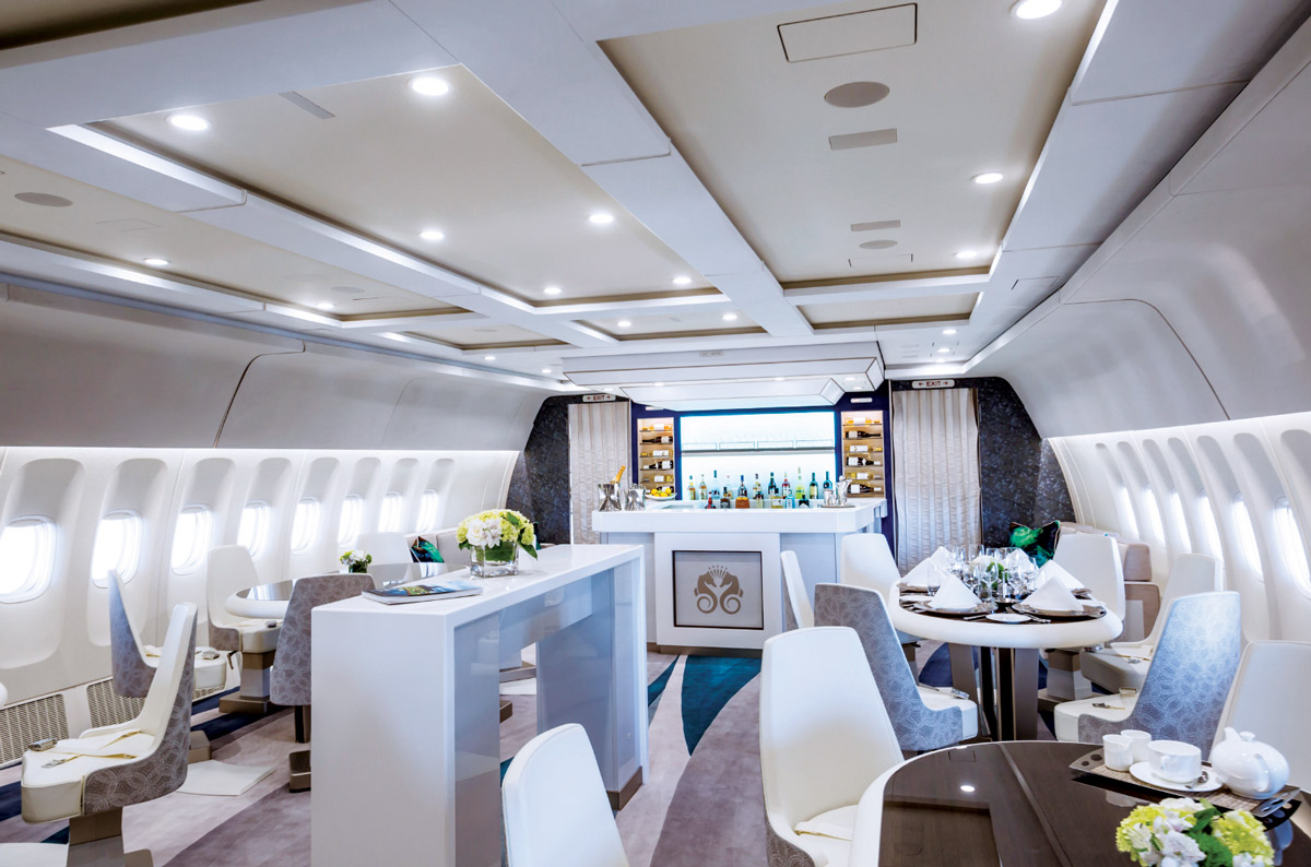 Роскошный Boeing 777-200 Crystal Cruises уходит в историю