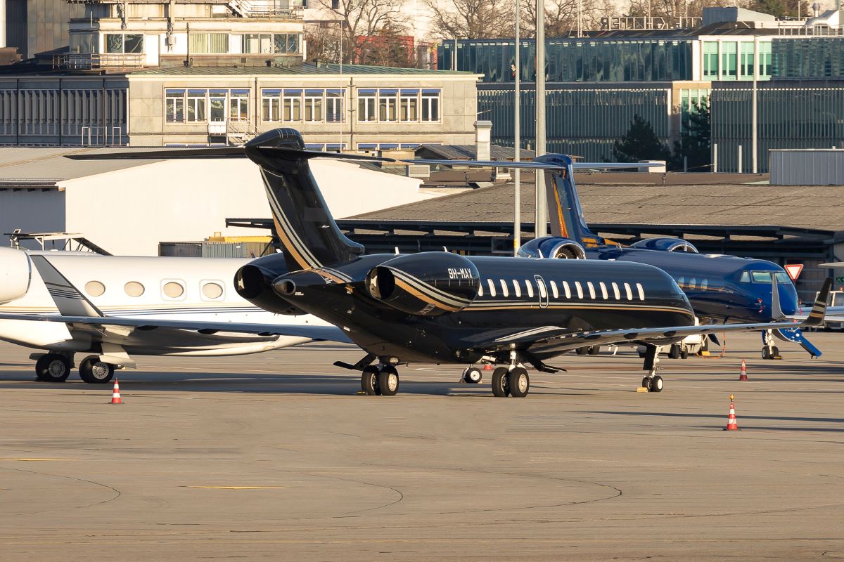 AstonJet Malta    Bombardier Global 7500