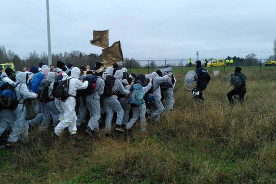 Протест против изменения климата в Бельгии завершился массовыми арестами