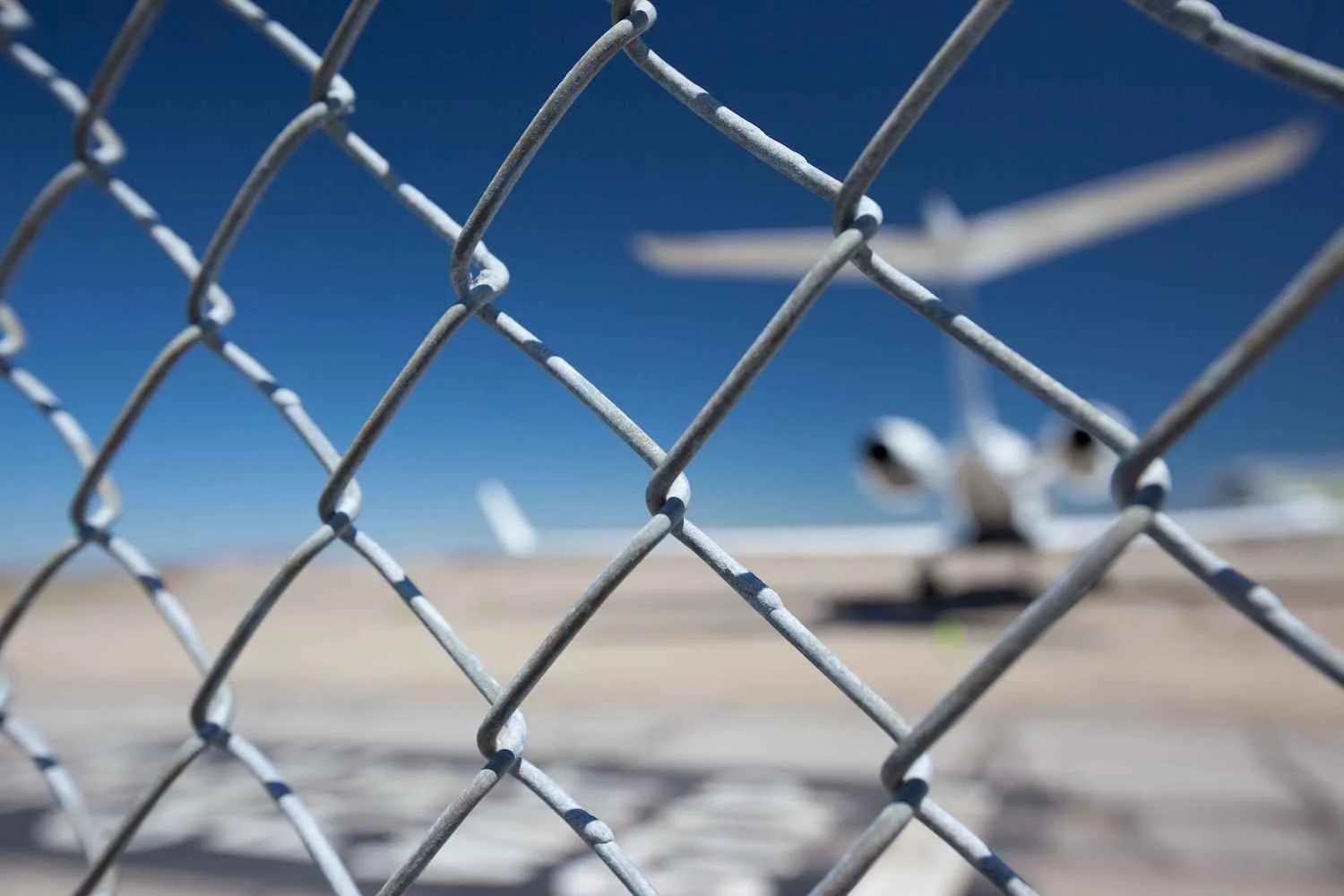 «Зеленые» хотят ограничить деловую авиацию в Европе на фоне топливного кризиса