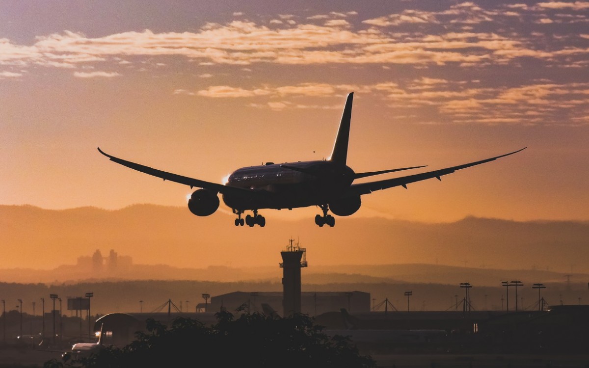 «Лучше замаскироваться под обычных граждан»: как теперь летают за границу клиенты бизнес-авиации