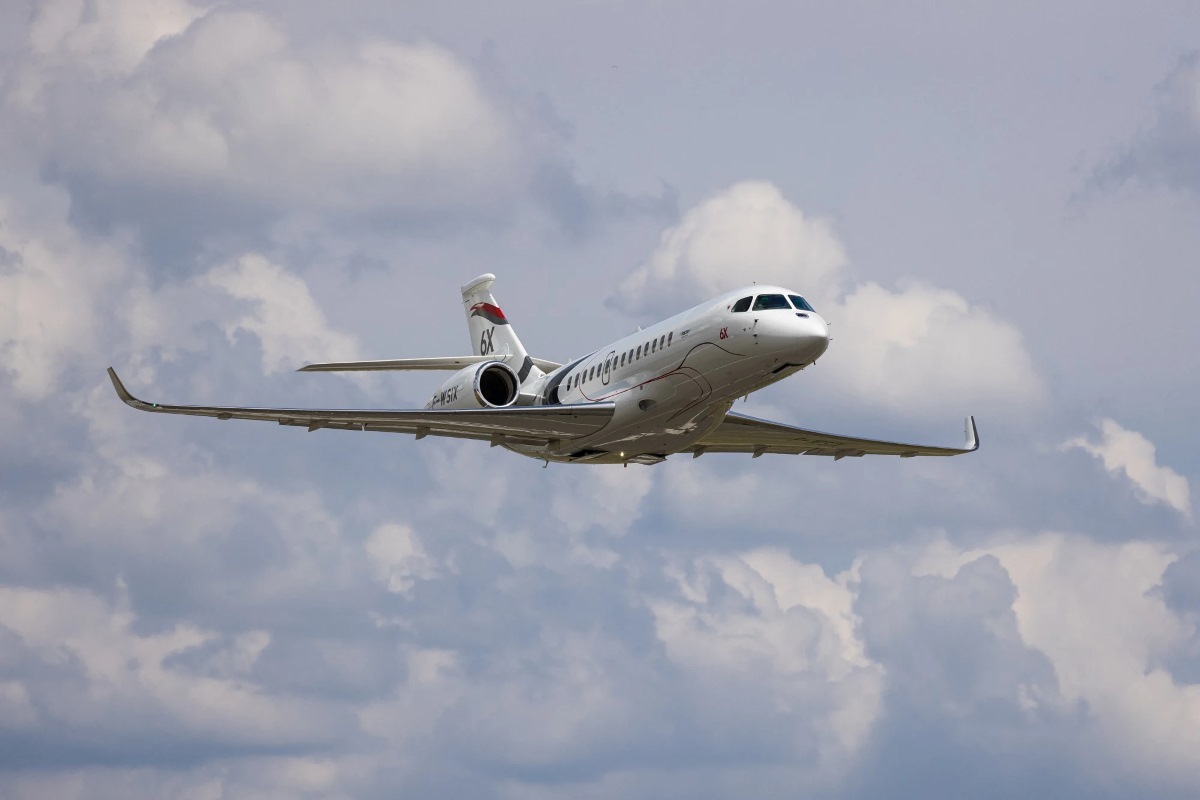 Falcon 6X     London City Airport