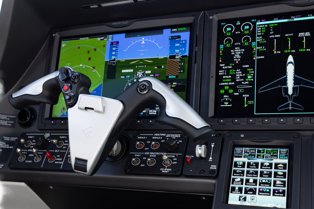 Embraer и CAE запускают новый полнопилотажный тренажер Phenom 300 для рынка США