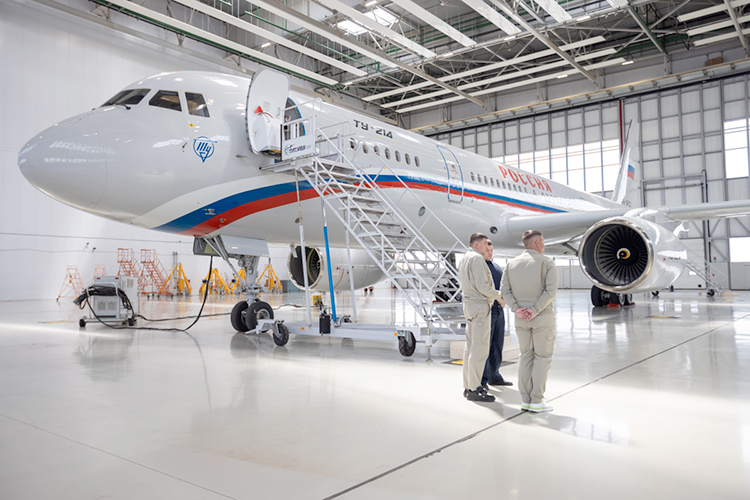 «Если Boeing и Airbus вернутся, нашу авиацию можно зачеркивать»: первый новый Ту-214 – на сборке