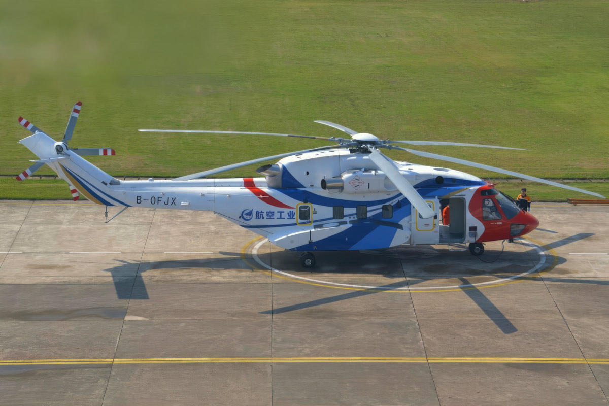 Продолжаются летные испытания китайского вертолета AC313A