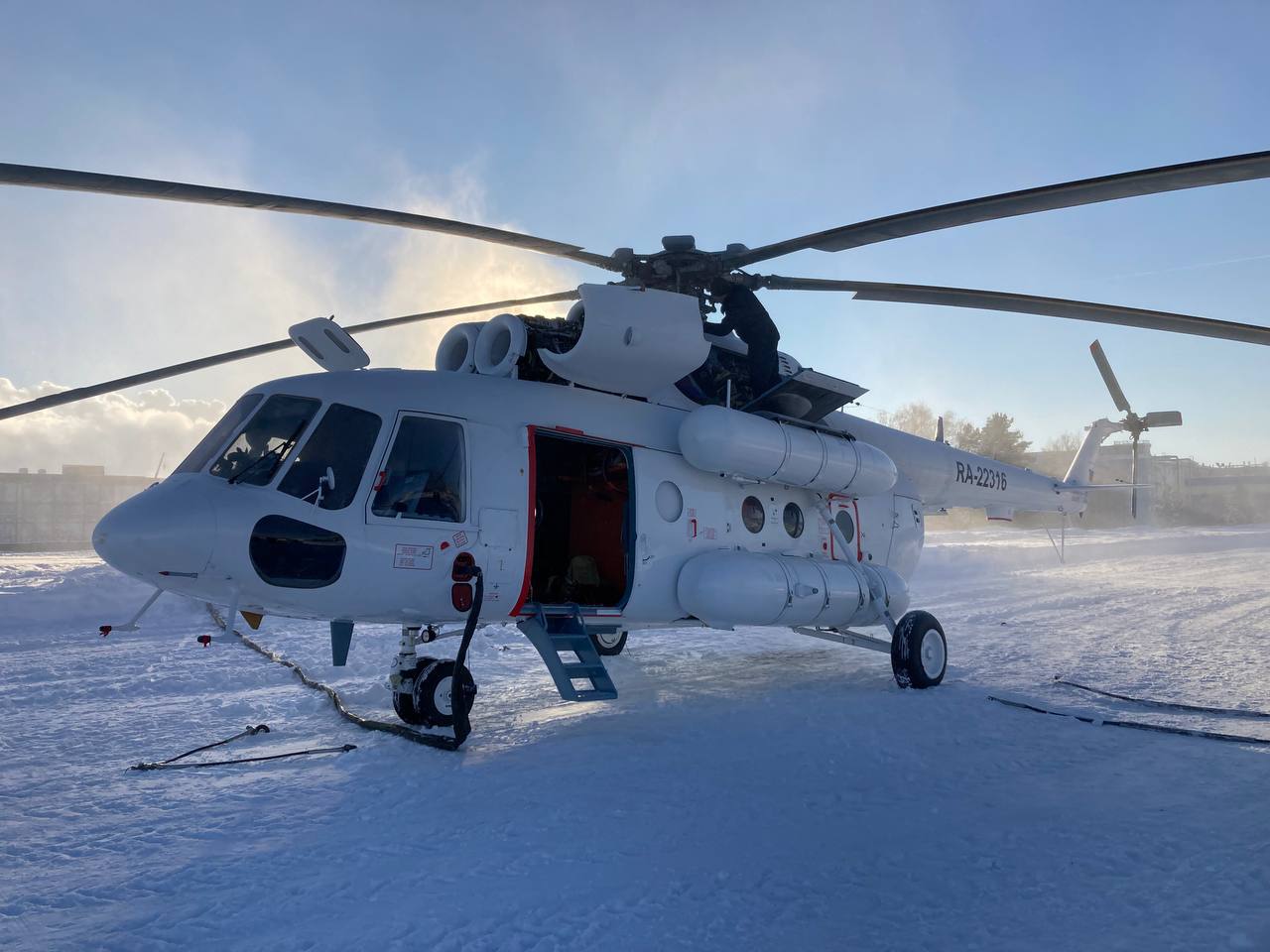 Камчатскому авиационному предприятию передали вертолет Ми-8МТВ-1